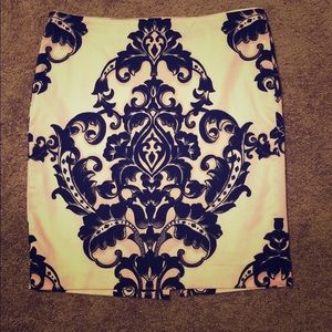 ⚫️⚪️ Size 8 WHBM Pencil Skirt